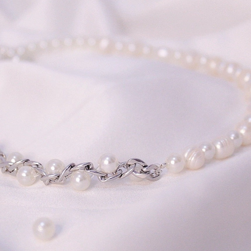 Collar asimétrico de perlas y cadena de acero inoxidable Due Perle, gargantilla de perlas, gargantilla de cadena, incluye CAJA DE REGALO, -15% de descuento en tu primera compra, envíos a todo México y entregas personales en Guadalajara, Jalisco