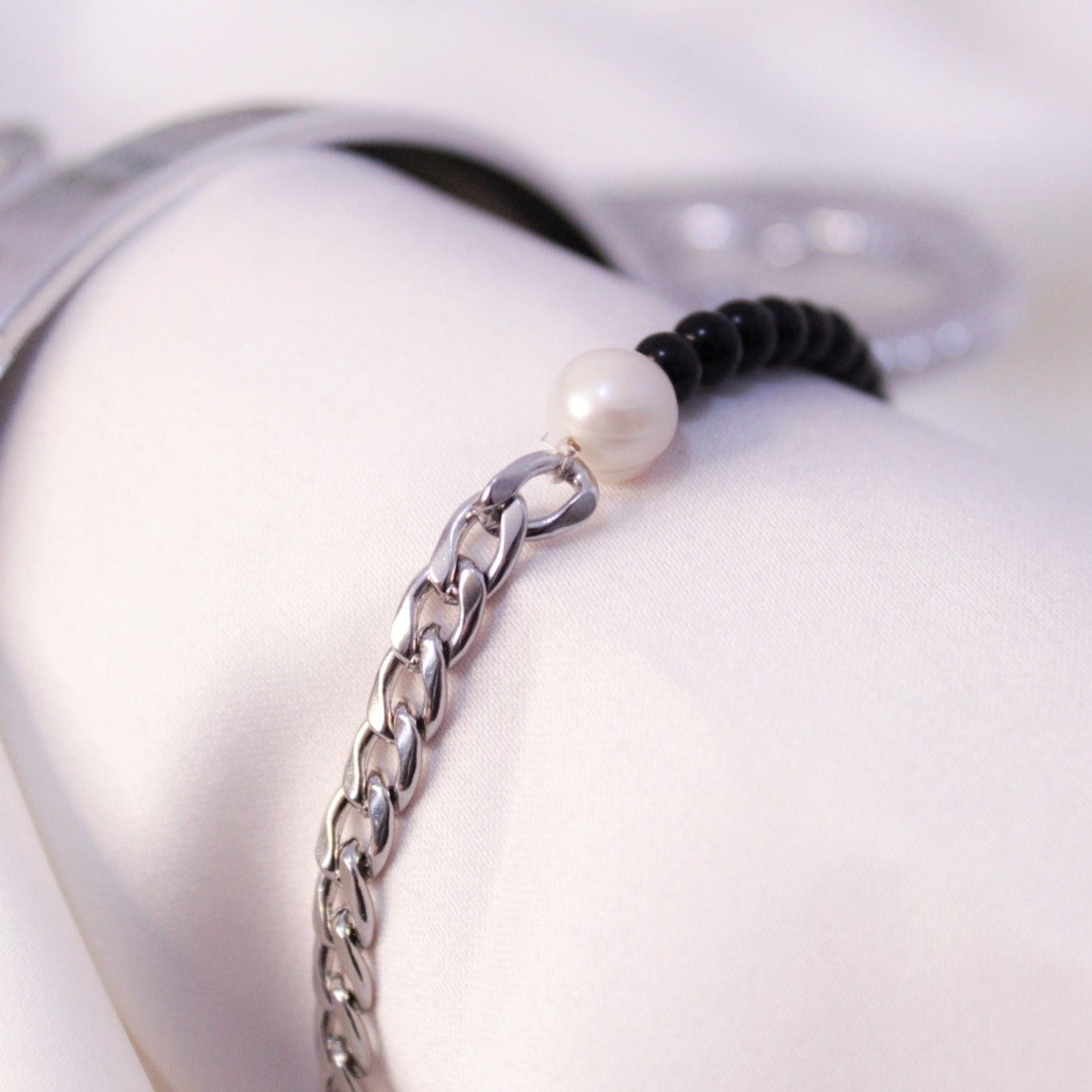 Pulsera para hombre con cadena, blanca y negra, con perla natural