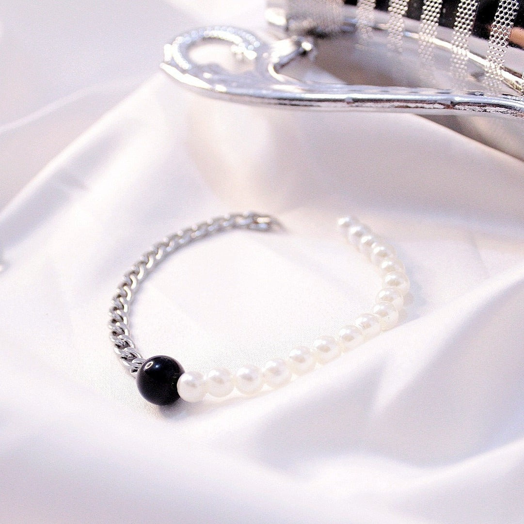 Pulsera para hombre de cadena de acero inoxidable plateada con perlas blancas y piedra negra 