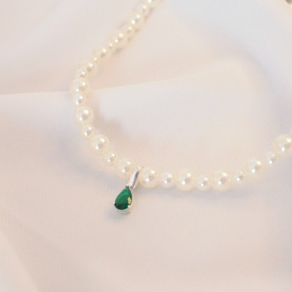 Collar clásico de perlas con dije verde de Plata 925 Mexicana, ncluye caja de regalo