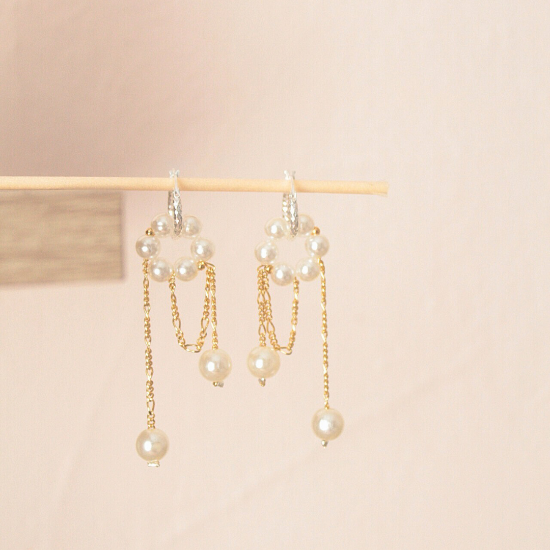 Aretes colgantes Dorados, con perlas , plata 925