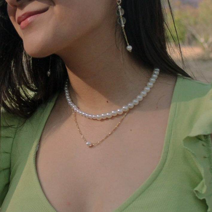 Collar doble de Perlas con cadena dorada